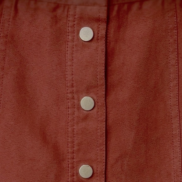 Divided| H&M| Cute A-Line Pinky-Orange Snap Front Faux Suede Mini Skirt Sz 4 - Picture 4 of 4